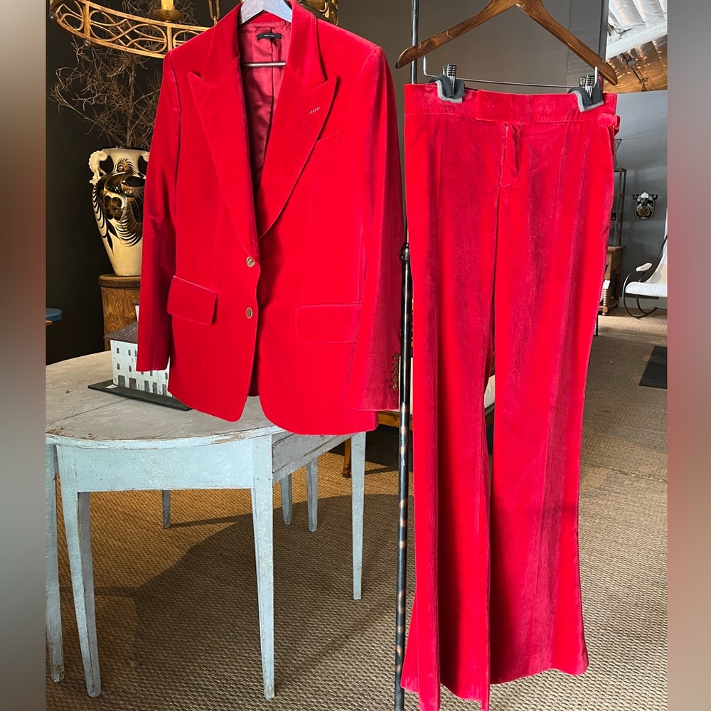 TOM FORD | Red Velvet Men’s Suit (Small)